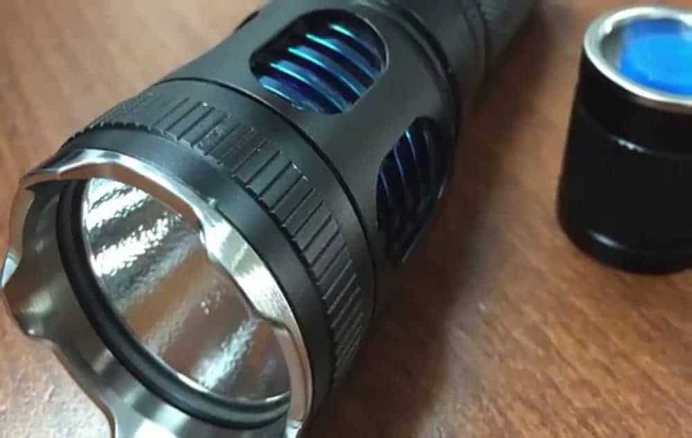 How to Make a Flashlight With Automatic Shut Off